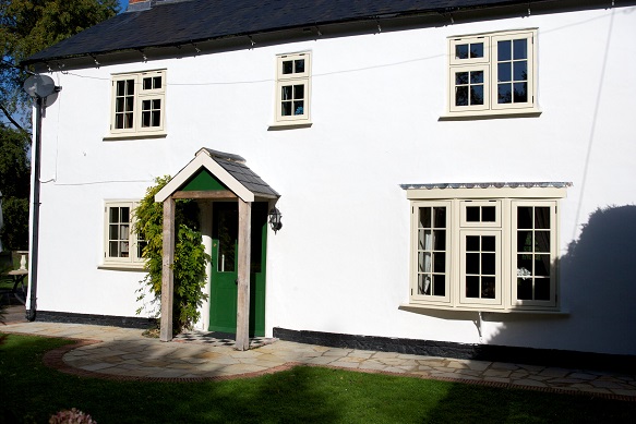 Residence 9 windows in cream.jpg Residence 9 windows in cream